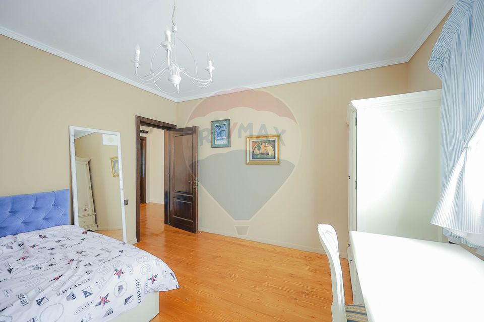 Casă / Vilă cu 5 camere de vânzare în zona Dealuri Oradea