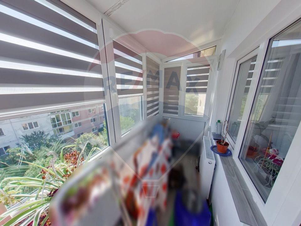 Apartament cu 3 camere de vânzare în zona Est