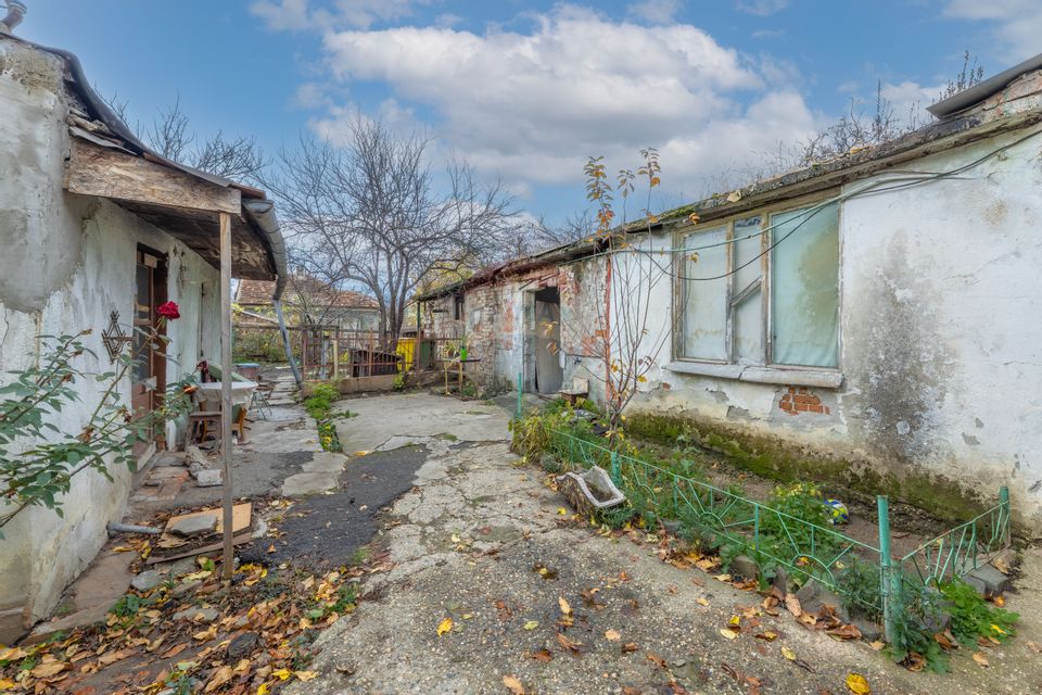 Casa cu teren 454 mp - oportunitate in Bujac