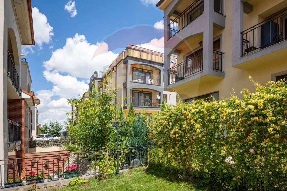 Apartament de vânzare cu două camere și balcon