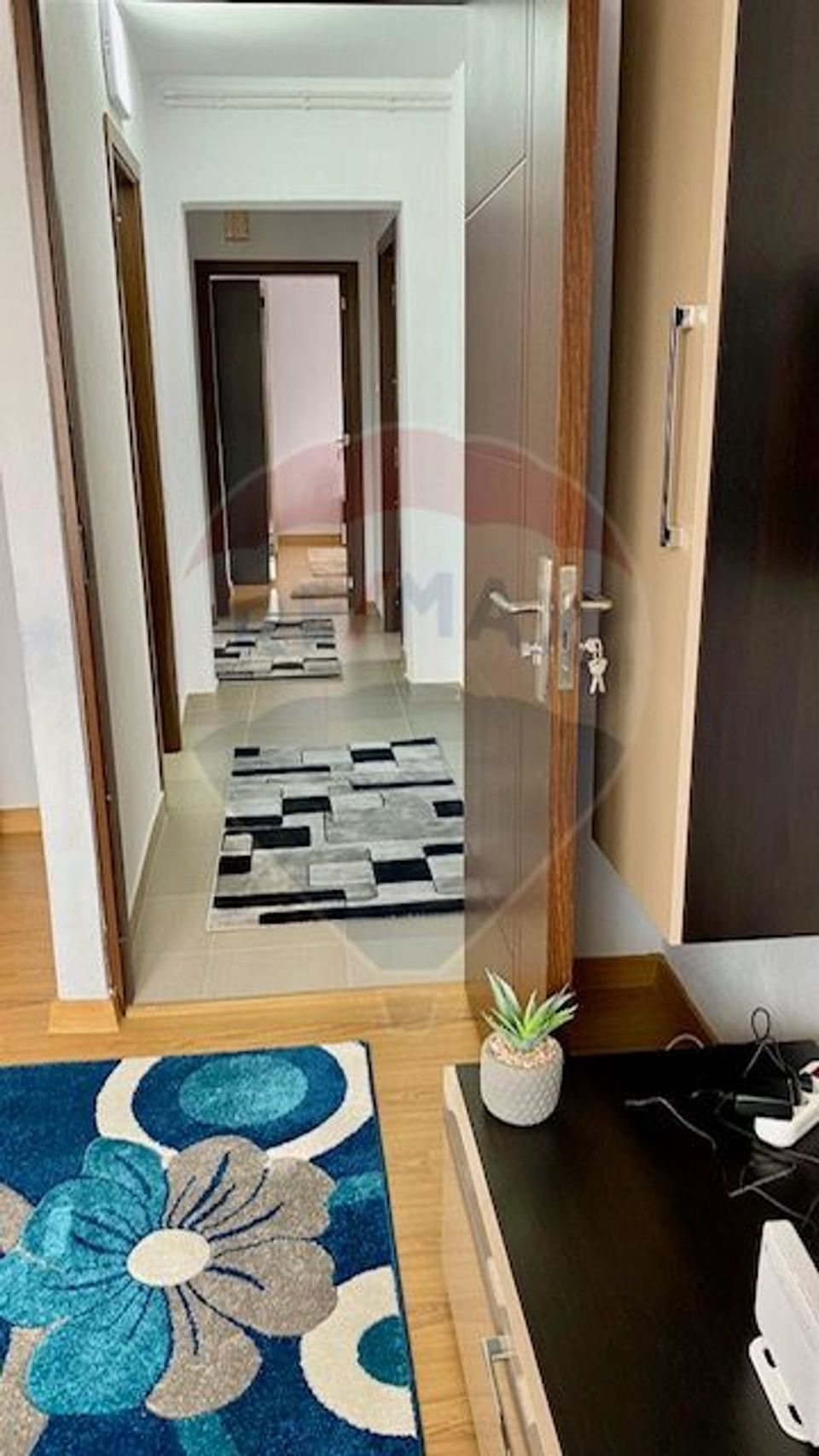 Apartament cu 3 camere de vânzare