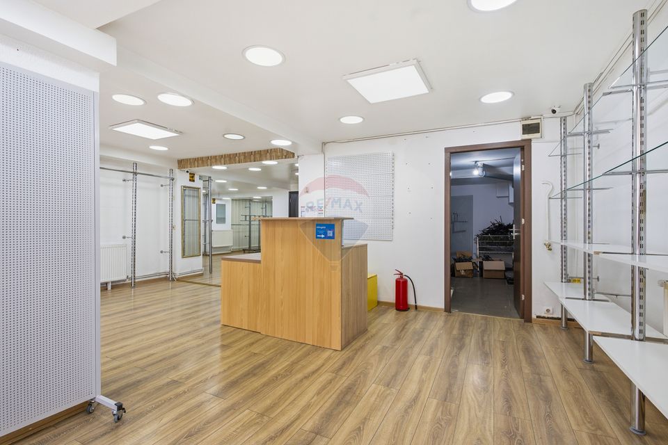 140sq.m Commercial Space for rent, Ultracentral area