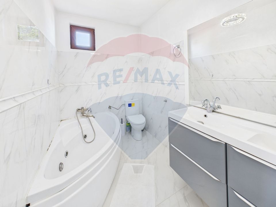 Casă / Vilă cu 4 camere de vânzare în zona Est