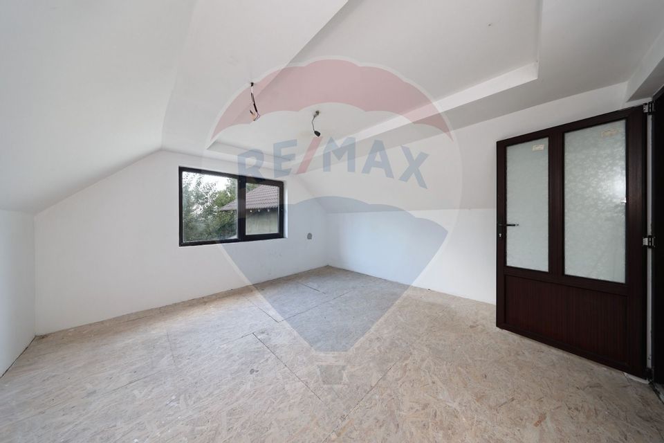 Vilă cu 3 camere de vânzare în Sacele