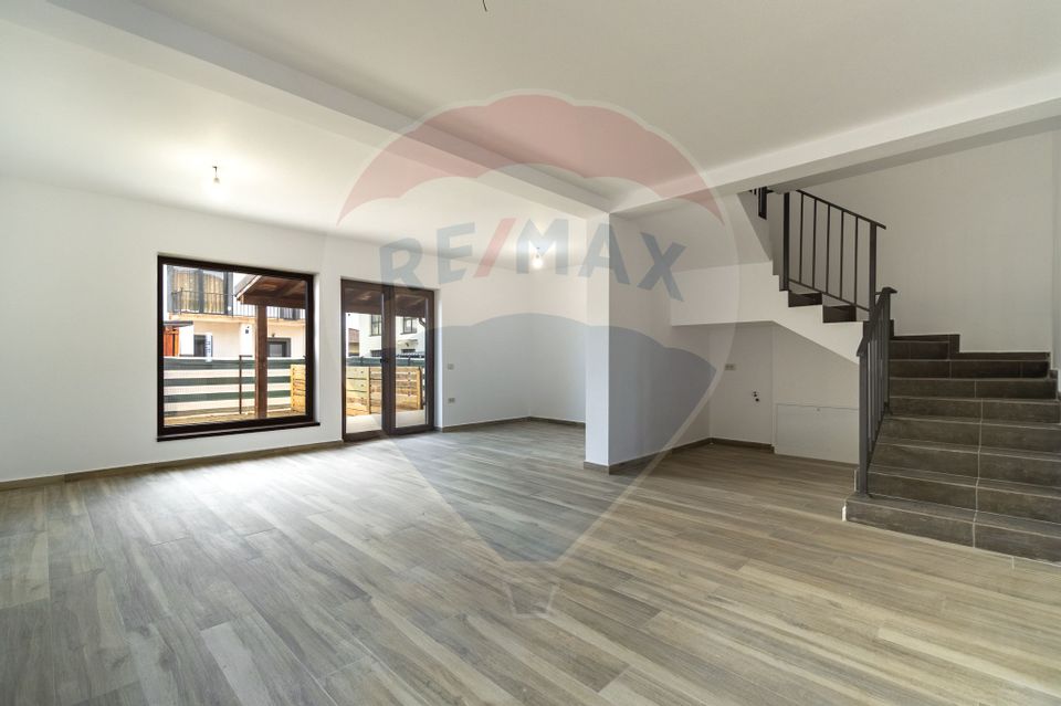 8 room House / Villa for sale