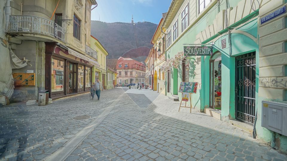 REZERVAT! Apartament pretabil 2 unitati de cazare, colț cu Republicii