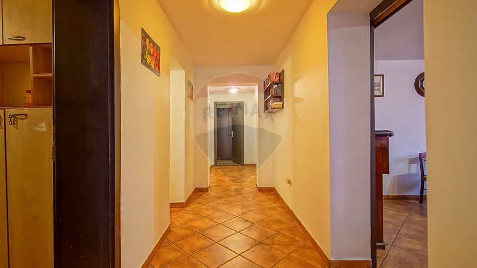 Casă / Vilă cu 12 camere de vânzare în zona Astra