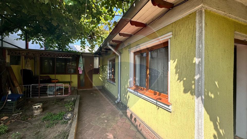 Casa la sol cu 6 camere de vanzare in zona Bratianu