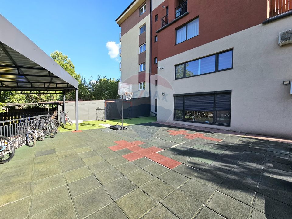 Inchiriere penthouse superfinisat cu 3 camere in zona Centrala