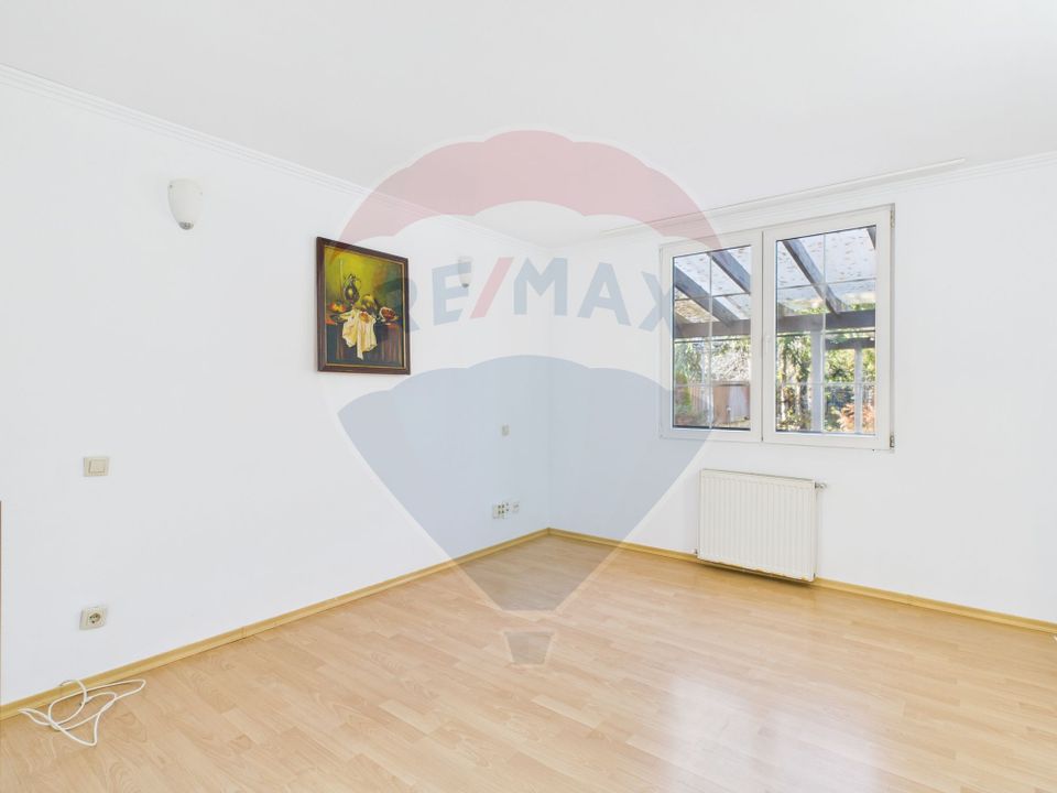 De vanzare | Vila in Paradisul Verde cu gradina si padure proprie |