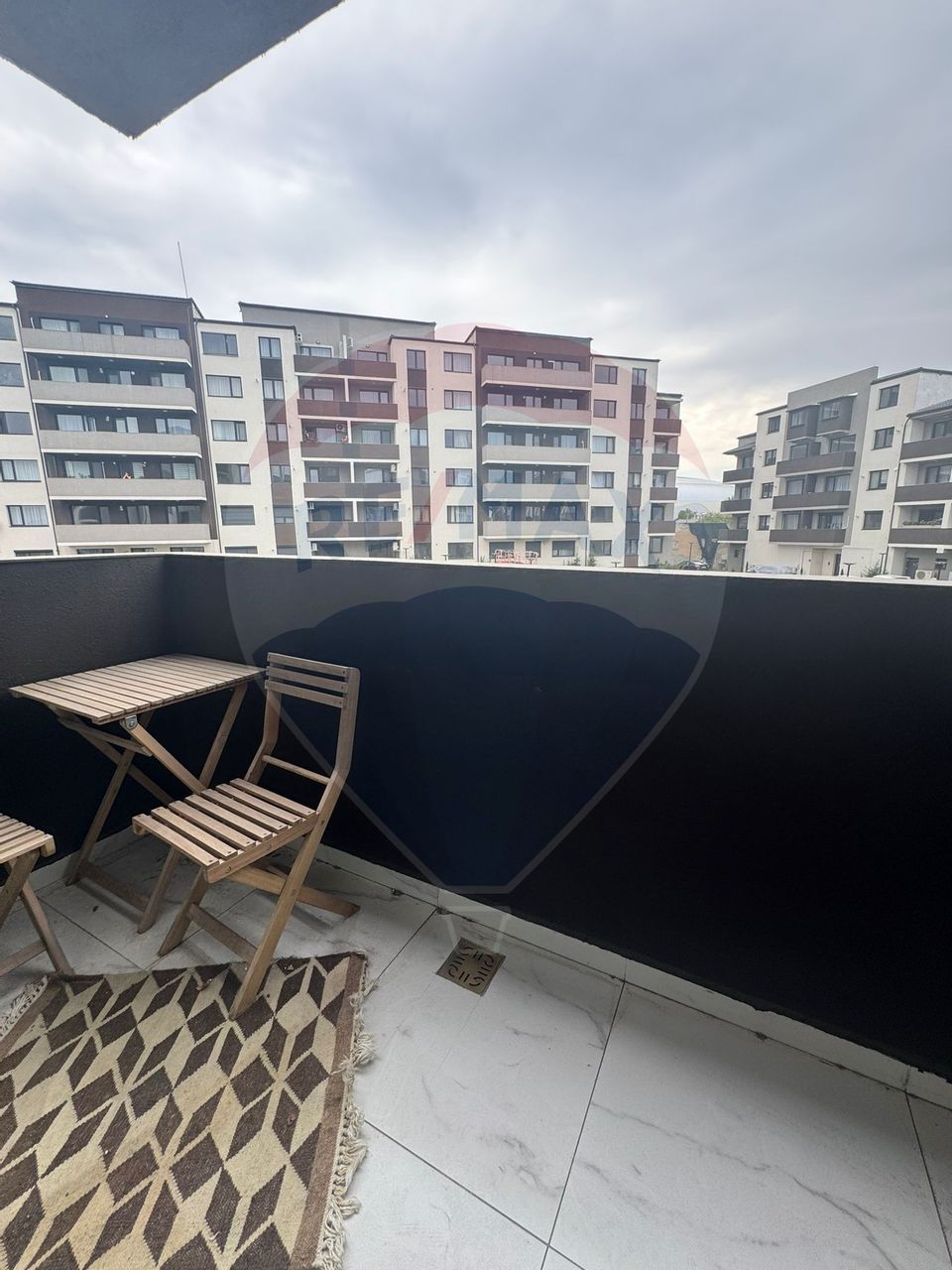 2 camere de închiriat, bloc nou, zonă centrală, etaj 1