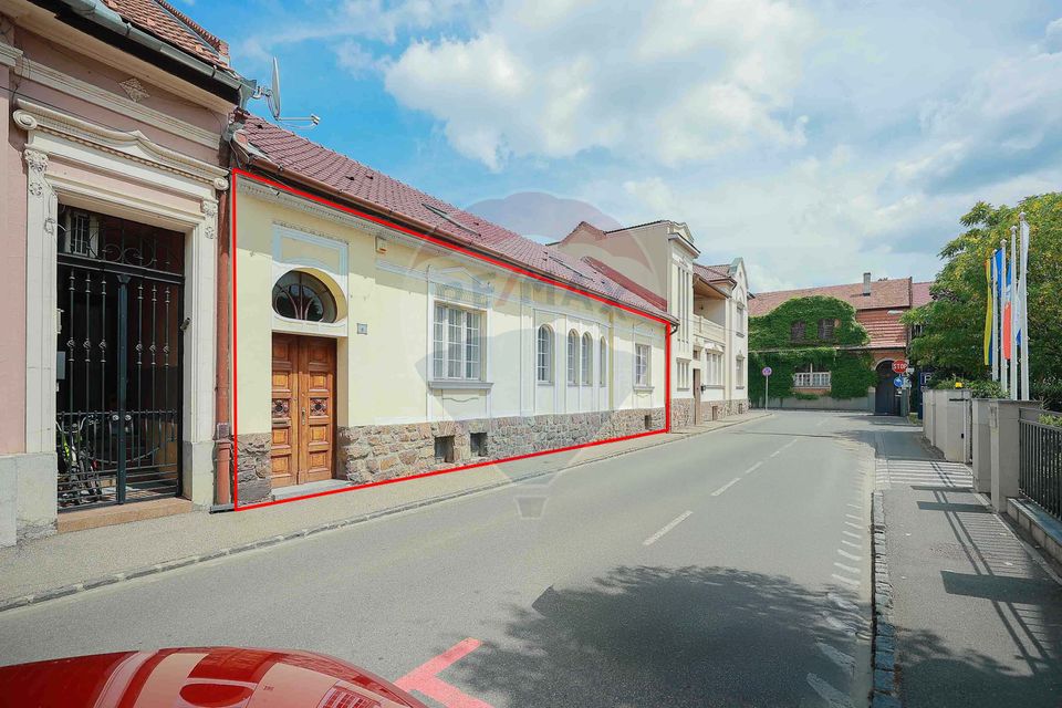 Casă cu 4 camere de închiriat în zona Ultracentrală