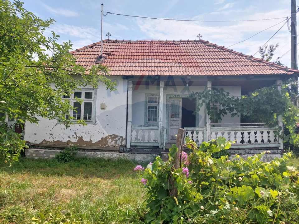 Casa batraneasca de vanzare in Darmanesti jud. Bacau