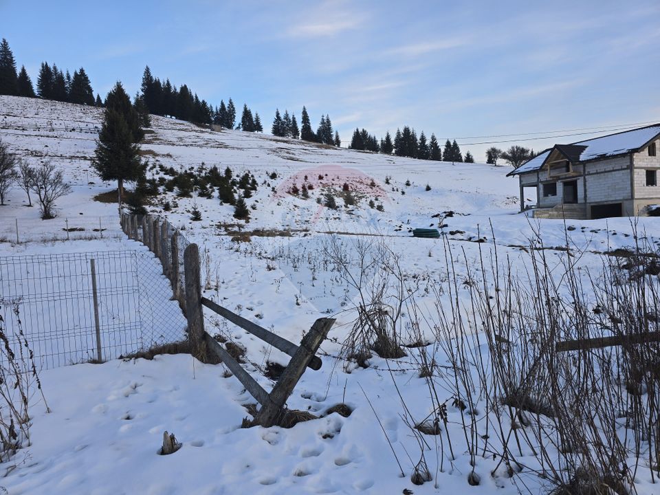 Land 4,352sqm Dorna Candrenilor / Strada Izvorul Alb