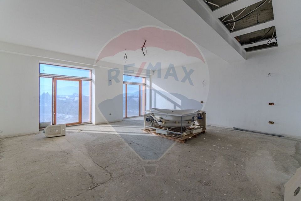 Activ Hotelier SubEvaluat | 18.000 mp construiti | 3 ha teren | BRASOV