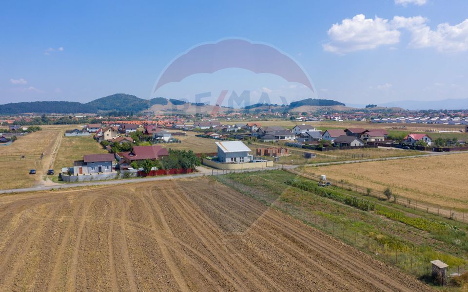 Land 10,700sqm Sanpetru / Strada George cosbuc