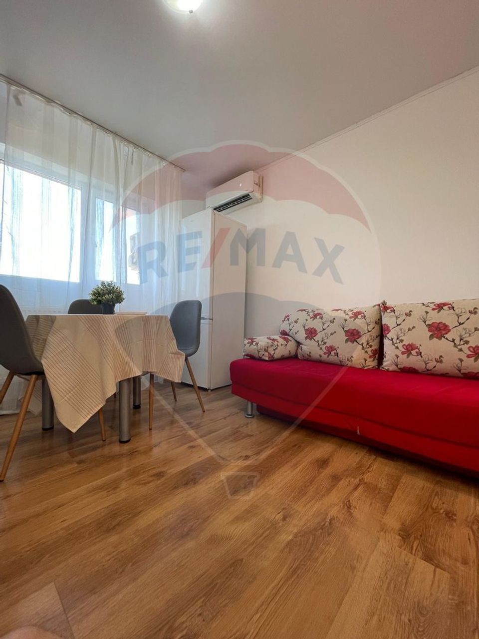 Apartament cu 2 camere de vânzare în zona Lipovei