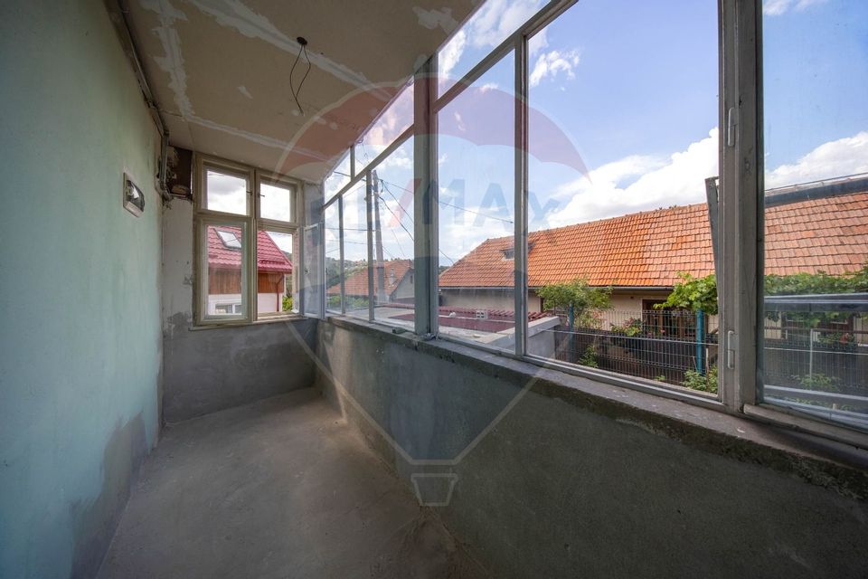 Casa individuală  4 camere de vânzare în zona Schei