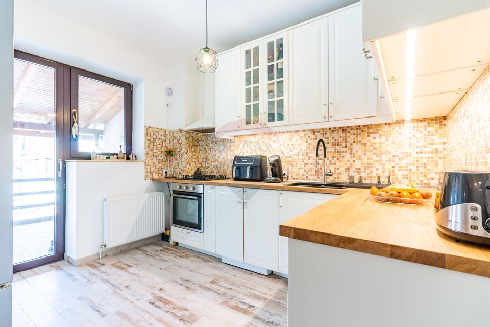 Villa for sale at the entrance to Mogosoaia, between two forests, lake