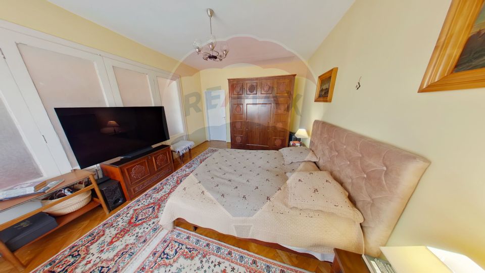 Apartament cu 3 camere de vânzare, str. Vasile Alecsandri