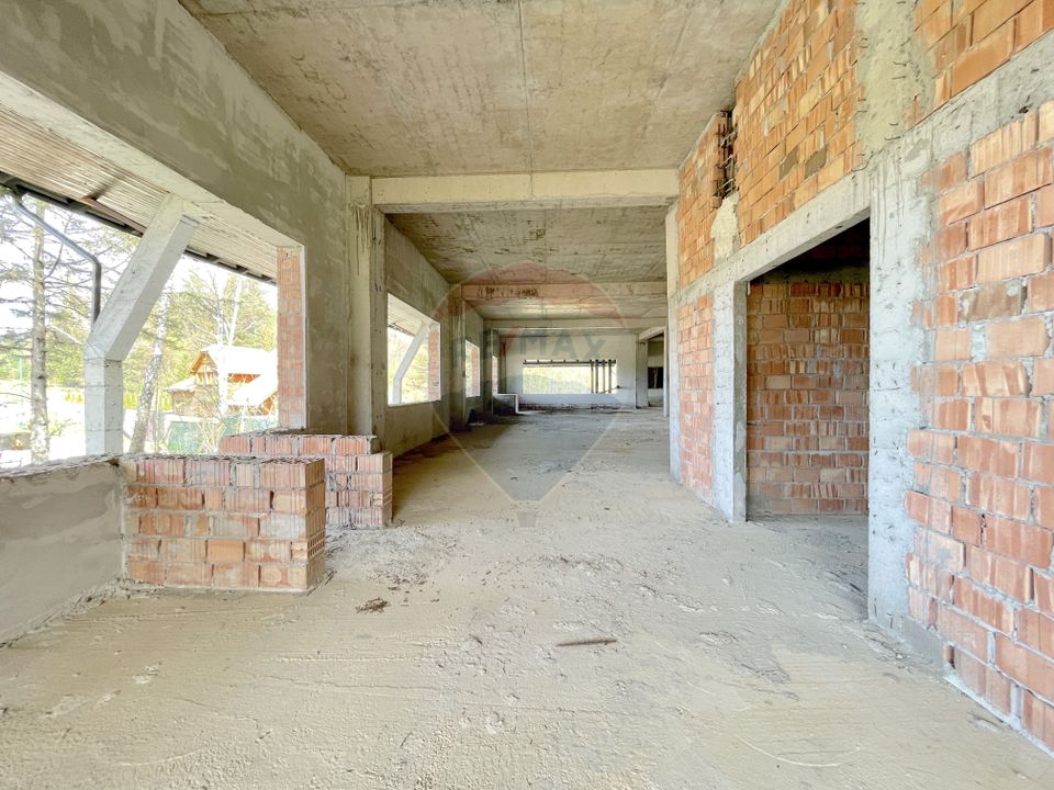 Land and multifunctional building, Poiana Brasov