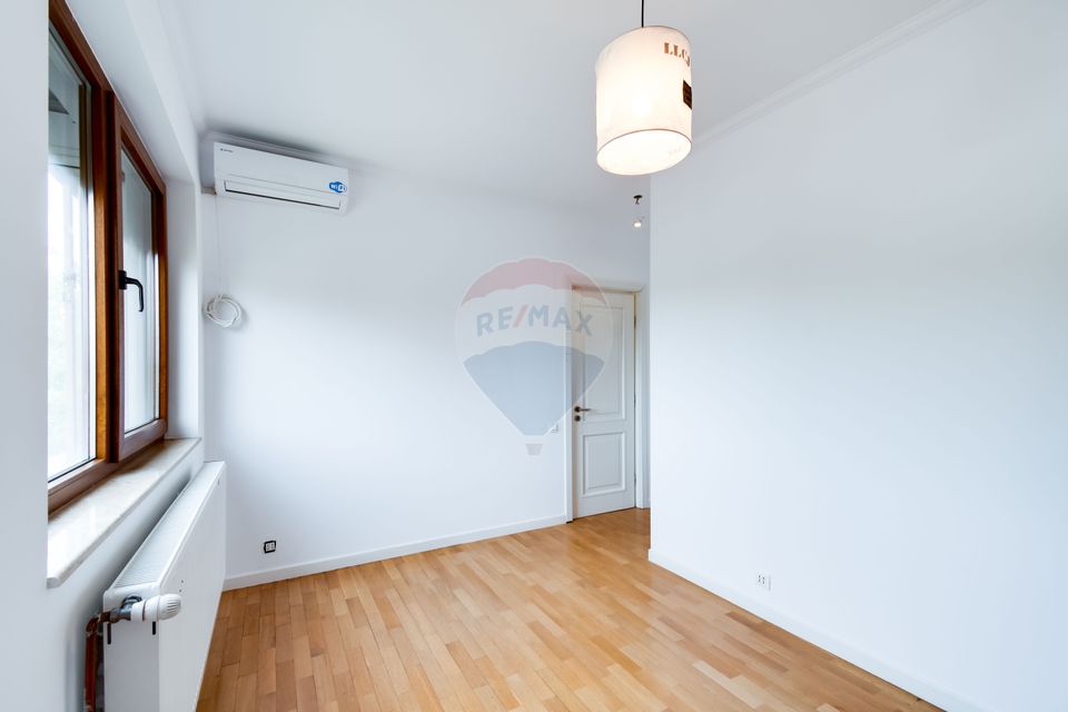 Apartament cu 4 camere de închiriat în Sisesti