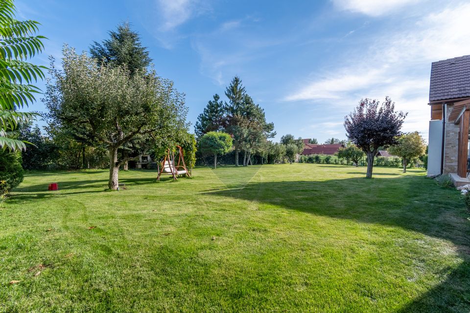 Proprietate exclusivista de vanzare: 2 case | 9 camere | 2000 mp teren