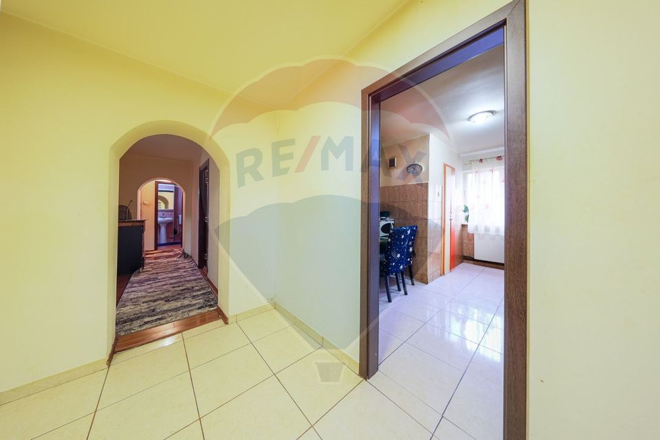 4 room Apartment for sale, Uzina 2 area