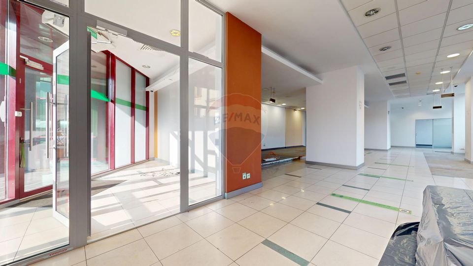 250sq.m Commercial Space for rent, Ultracentral area