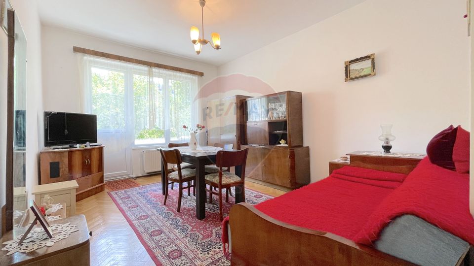 Apartament cu 2 camere de închiriat în zona Tractorul