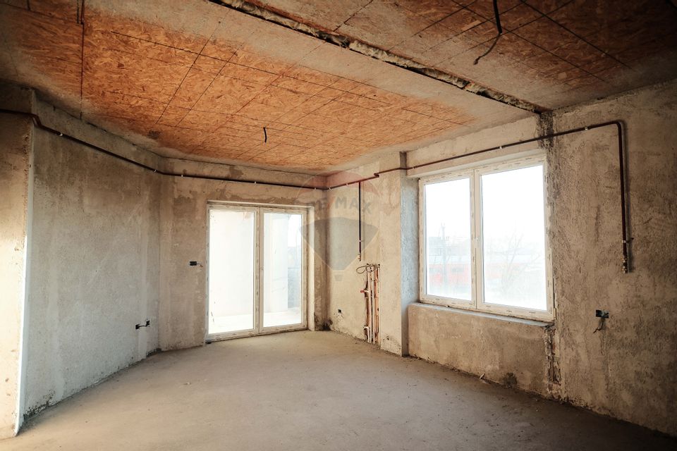 De vanzare bloc la gri format din 9 apartamente