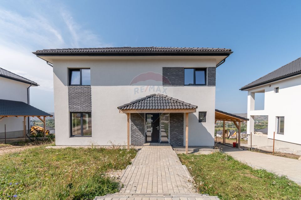 4 room House / Villa for sale