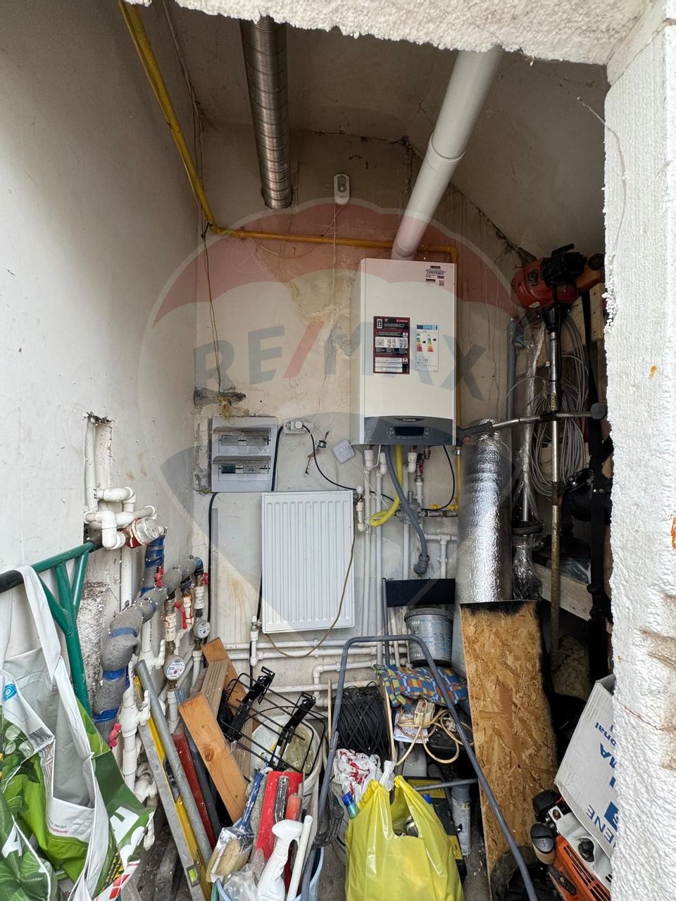 Casă / Vilă cu 8 camere de vânzare în zona Est