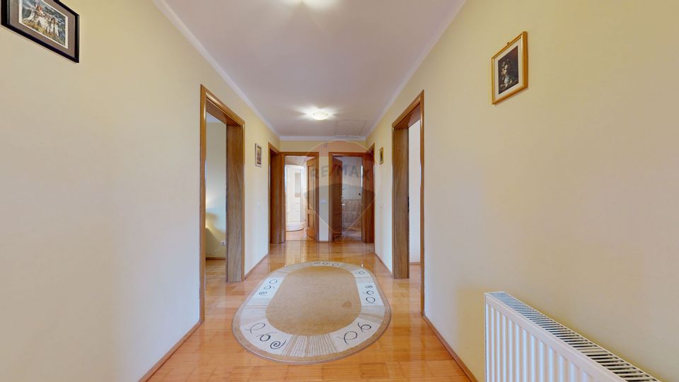 Casă de vânzare Bran Sohodol teren  intravilan 10.331 mp două locuințe