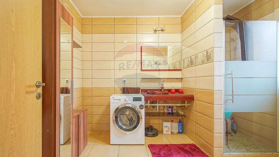 Vilă cu Teren Generos - Tractorul, Potrivită pentru Locuit sau Afacere