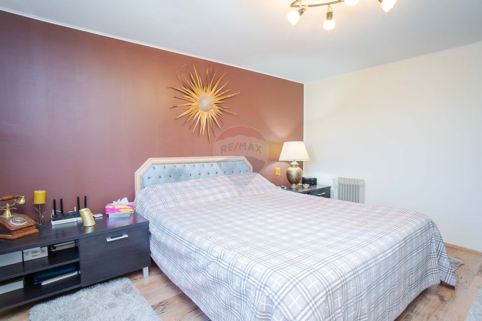 Casă / Vilă spatioasa cu teren in zona centrala Sararie