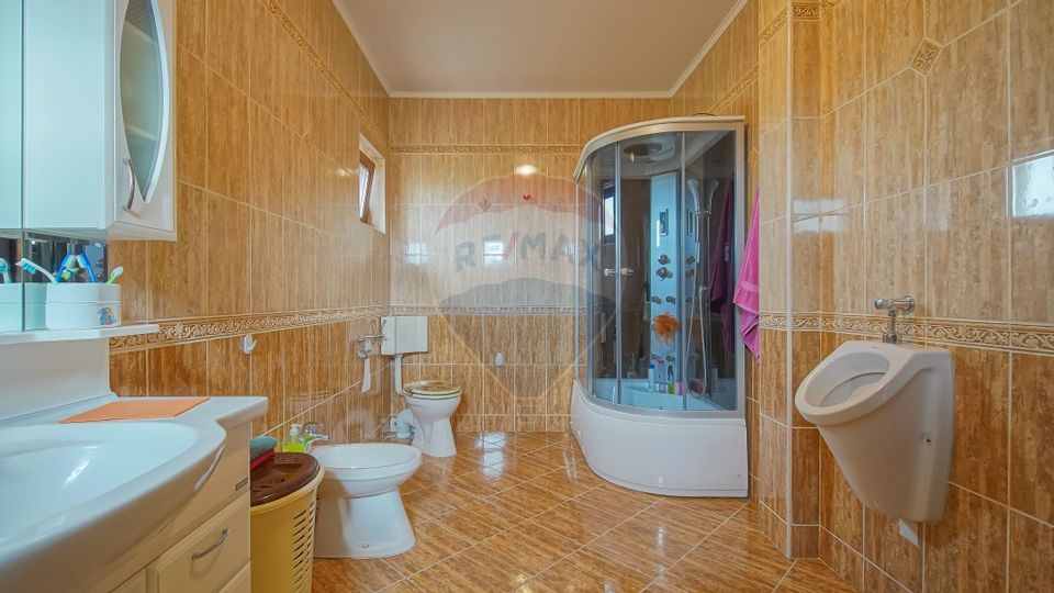 Casă cu 7 camere de vânzare Sanpetru | COMISION 0%