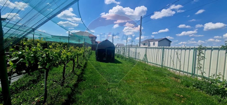 Land 2,000sqm Livada / None