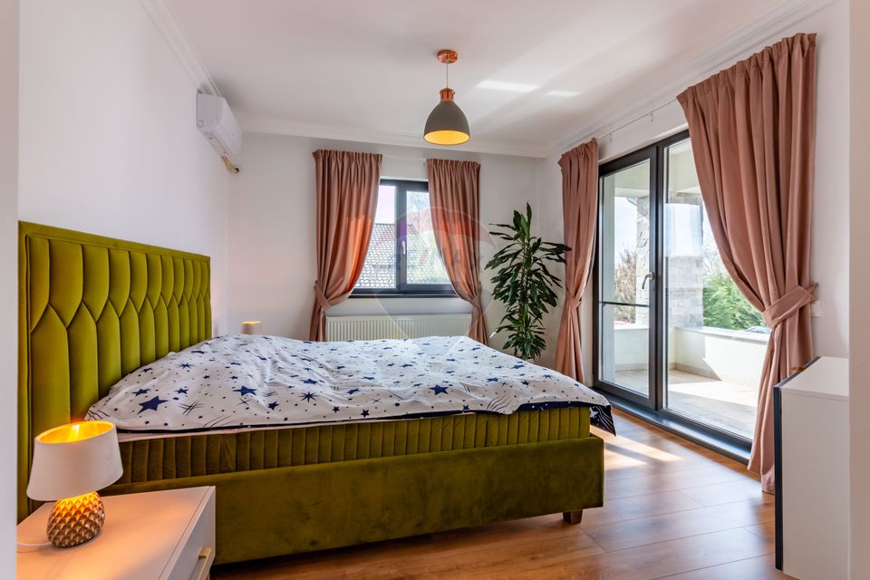 Villa in Corbeanca, near the lake, adjacent forest, blue lagoon