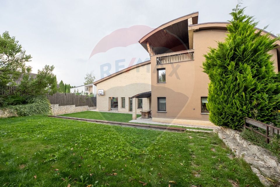 Vilă spectaculoasă de vânzare în Făget