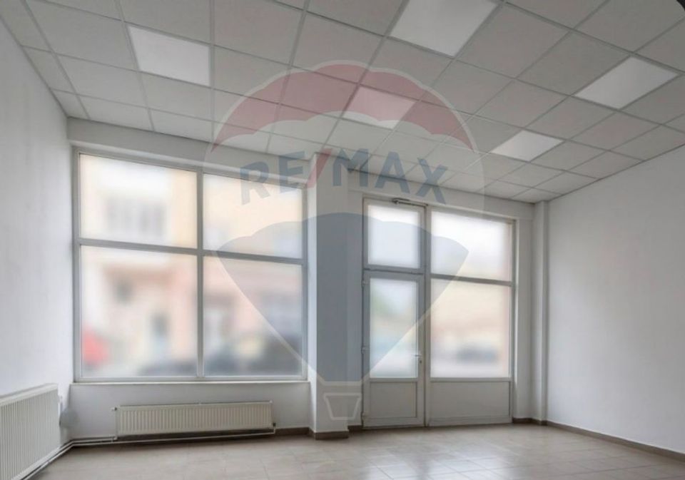 110sq.m Commercial Space for rent, Vasile Aaron area