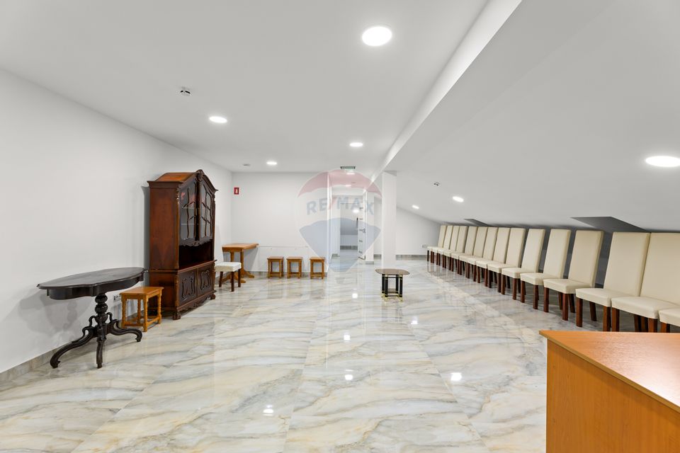 Spațiu comercial de închiriat la mansarda