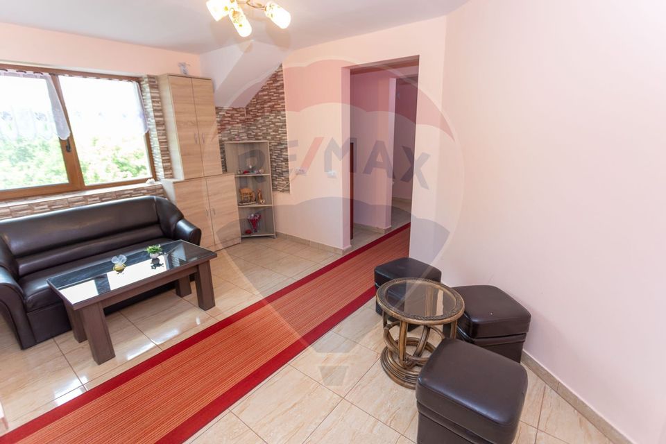 Pensiune agroturistică cu 6 camere + Casă de locuit, de vânzare