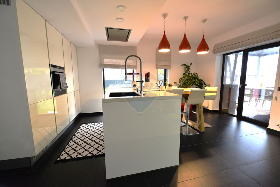 Casa Vila cu 4 camere de vanzare in  Cernica langa padure