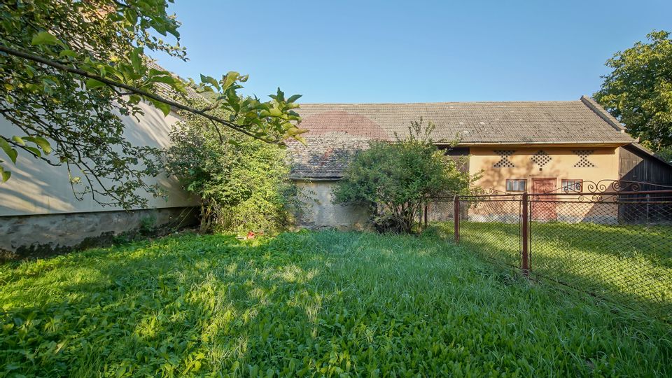 Teren intravilan 7.255 mp +casă rustică – ideal pensiune în Vama Buzău