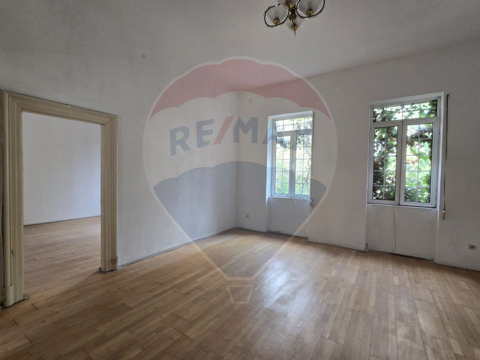 DE VANZARE Casă / Vilă cu 11 camere de vânzare în zona Parcul Carol