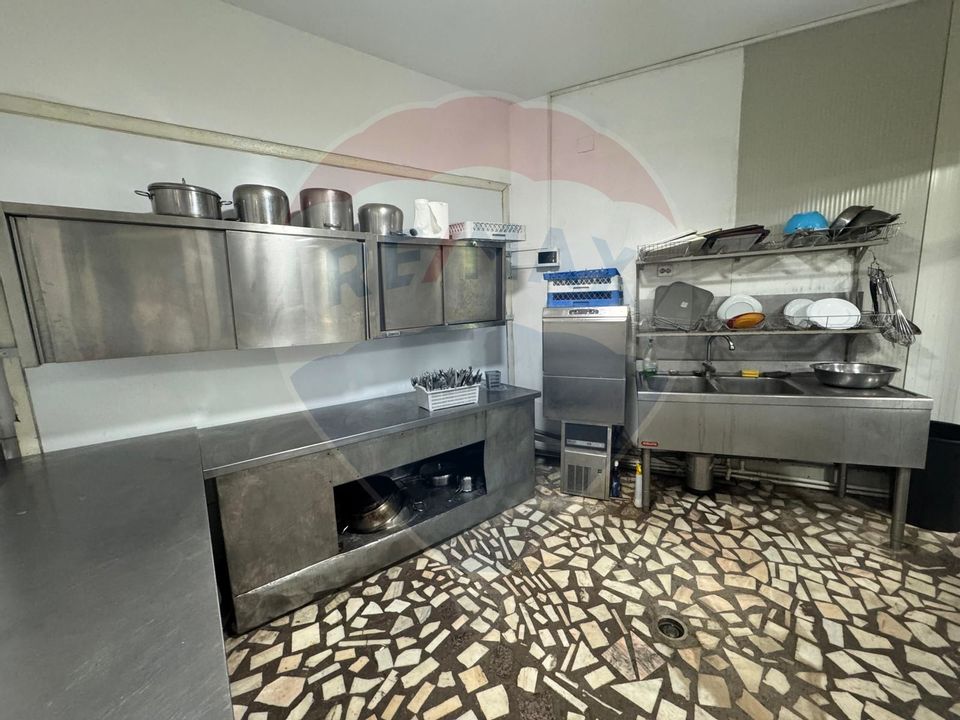 Spațiu comercial de 900mp de vânzare în zona Romanesti