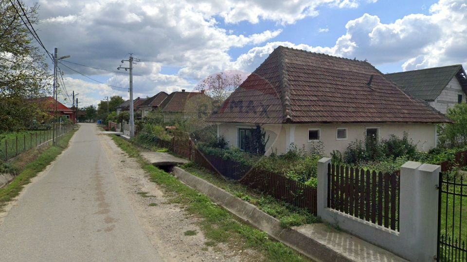 Proprietate cu două case de vânzare, în Tulghieș, Maramureș