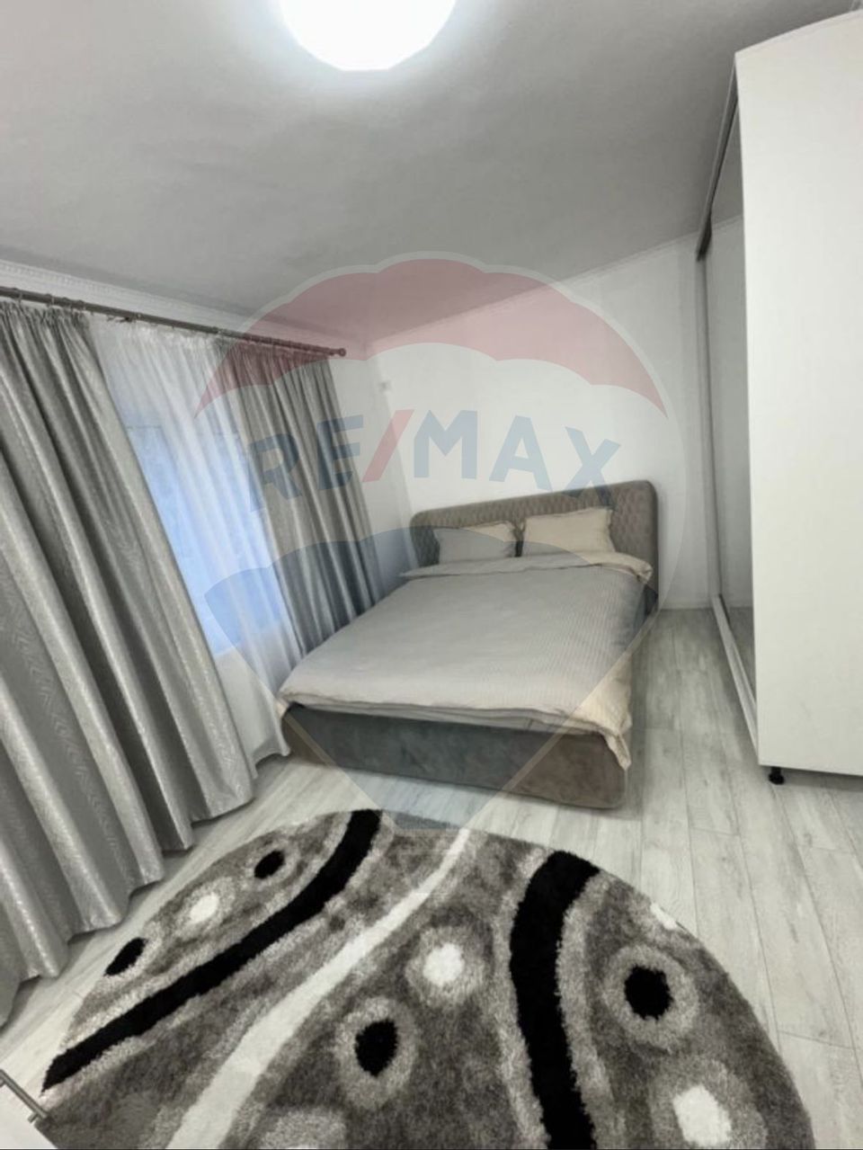 Apartament cu 3 camere de vânzare în zona Sebastian