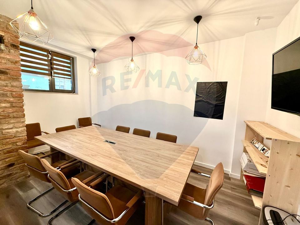 De închiriat spațiu Comercial/ de Birouri modern, Central